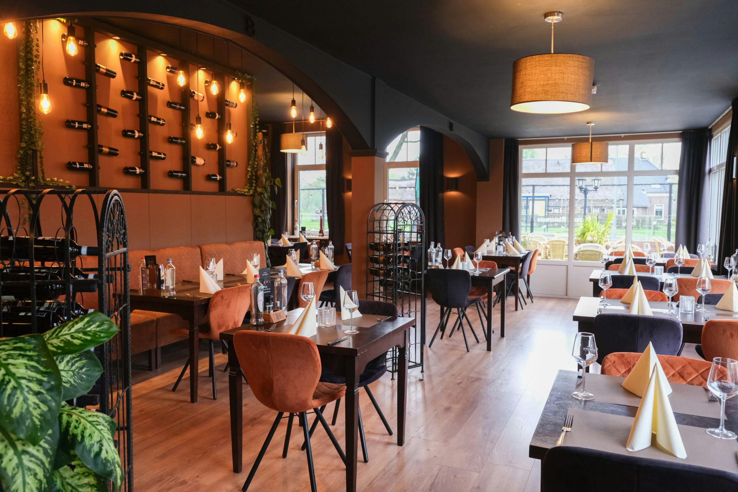 'Ik heb bij meerdere restaurants gewerkt, veel verschillende inrichtingen, sferen en kaarten gezien, en daar mijn eigen visie van gemaakt.'