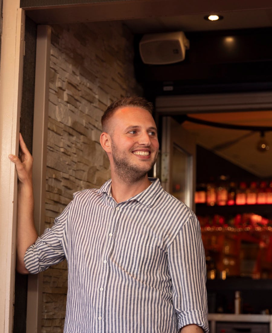 Levi van Grand Café Nieuw Bruin: 'We kunnen eigenlijk elke dag bestellen.'