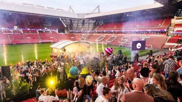 Lancering van Hai bij het bedrijfsfeest in het Philips Stadion.