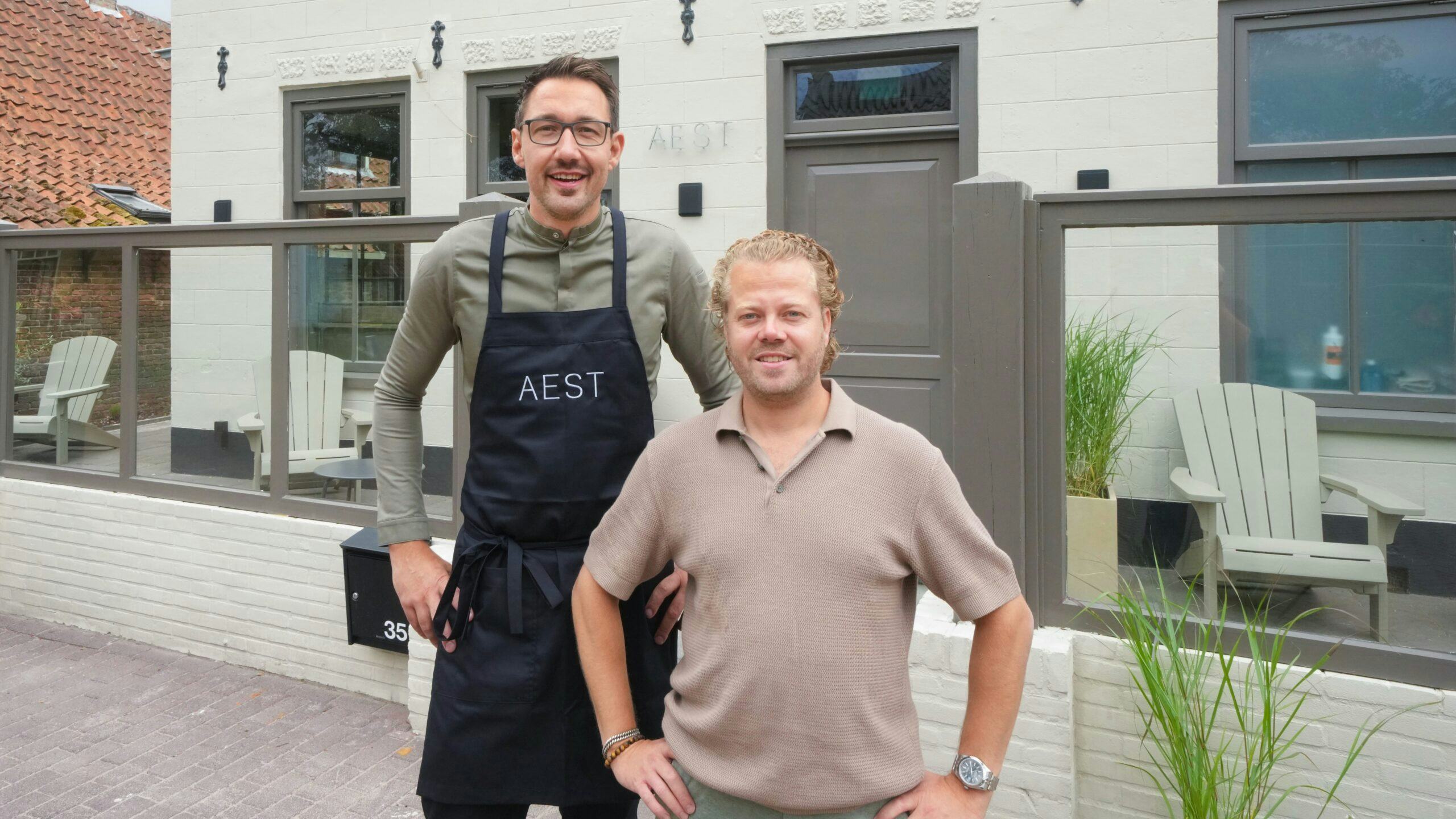 Hoorn Terschelling,
Nieuw restaurant AEST voorheen de Koegelwieck.
Eigenaren, Sander Wever (L) en Michel de Kievit voor hun nieuwe restaurant
