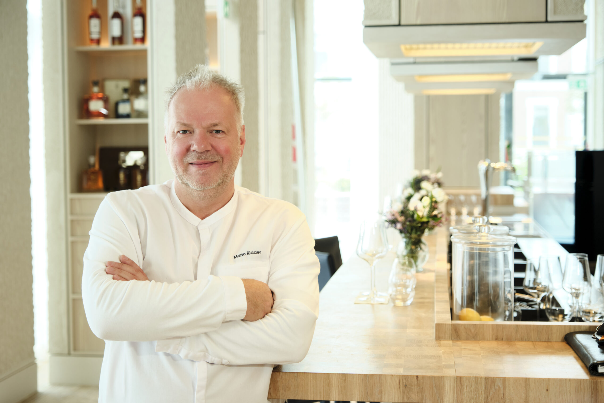 Mario Ridder in zijn nieuwe zaak Azurite (C) Fred Libochant Fotografie