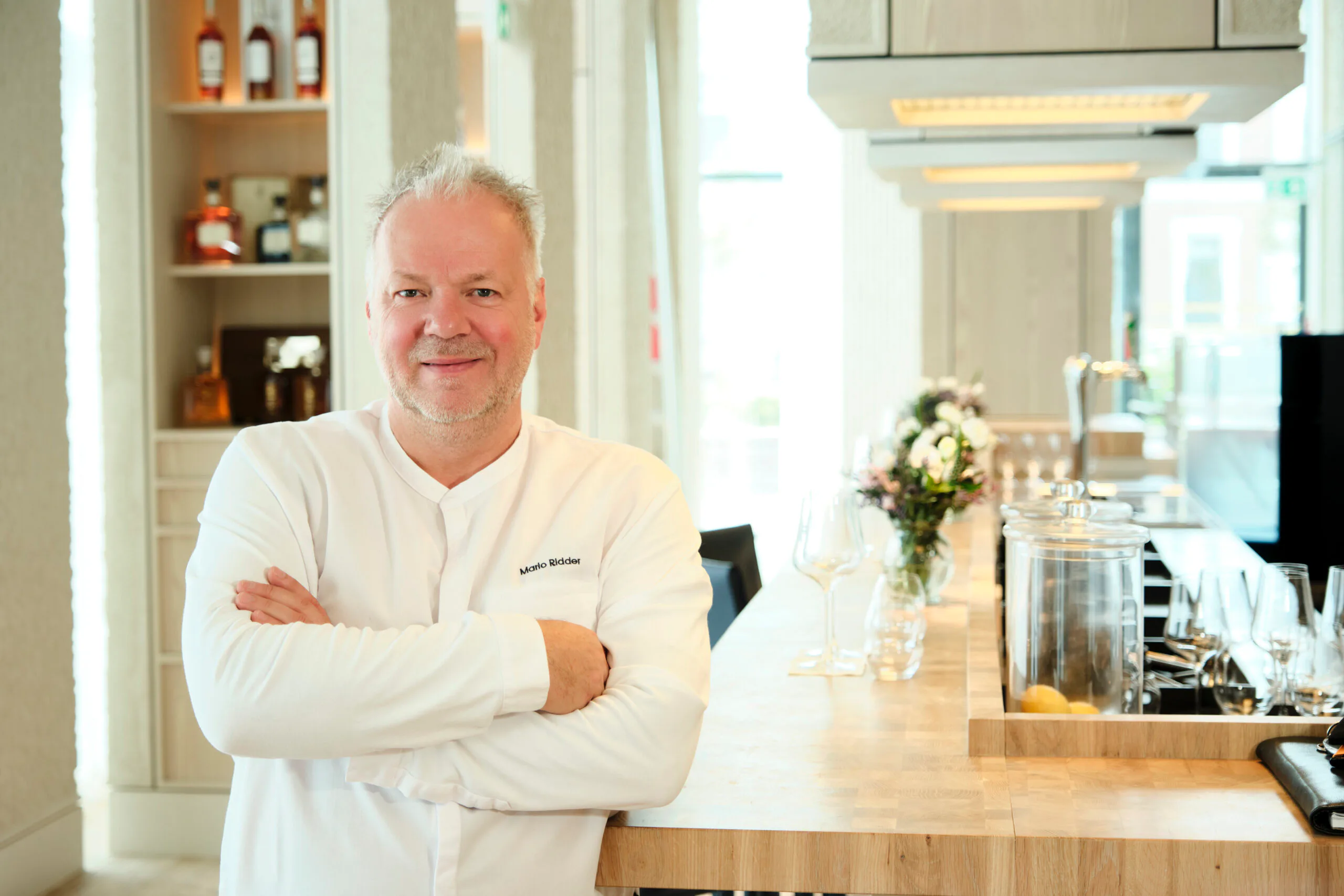 Mario Ridder in zijn nieuwe zaak Azurite (C) Fred Libochant Fotografie