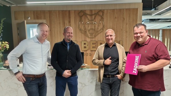 V.l.n.r. Michael Bunink- Manager Mens & Ontwikkeling de Beren, Armand Langendoen- Opleidingsmanager Horecaopleidingen Zadkine, Ad Schaap - CEO de Beren restaurants, Perry van Milt - Directeur Hospitality College Zadkine