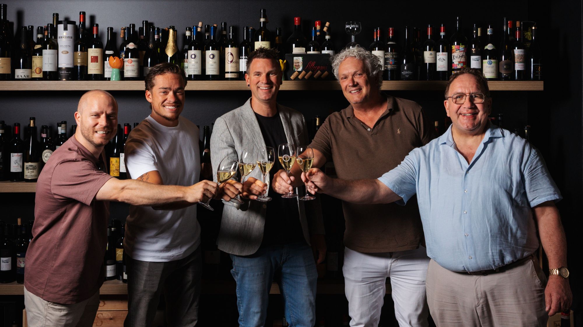 Van links naar rechts: Lucas de Beaumont, Dion de la Croix, Bas Lenoire, Hans Paul Nieskens en horecamakelaar Leon Keppels.