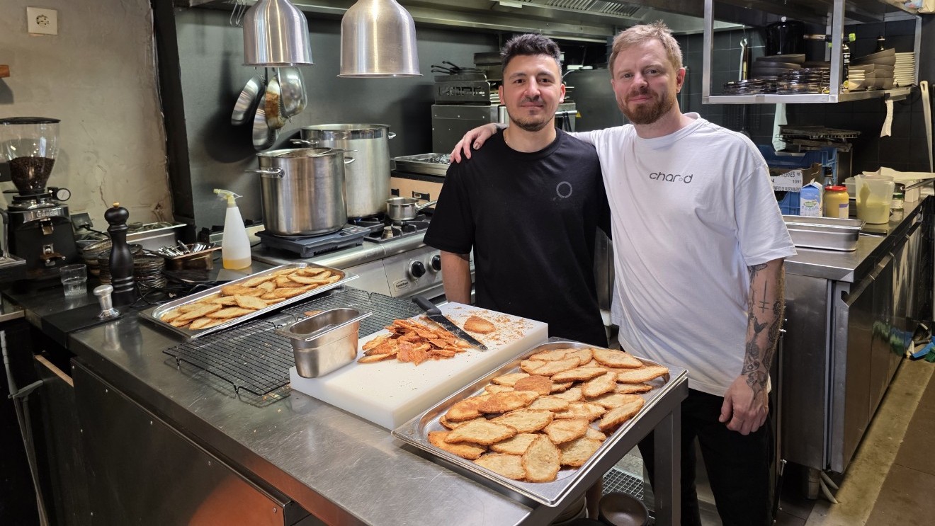 Slava Nazaryan (l) en Dean Baker.