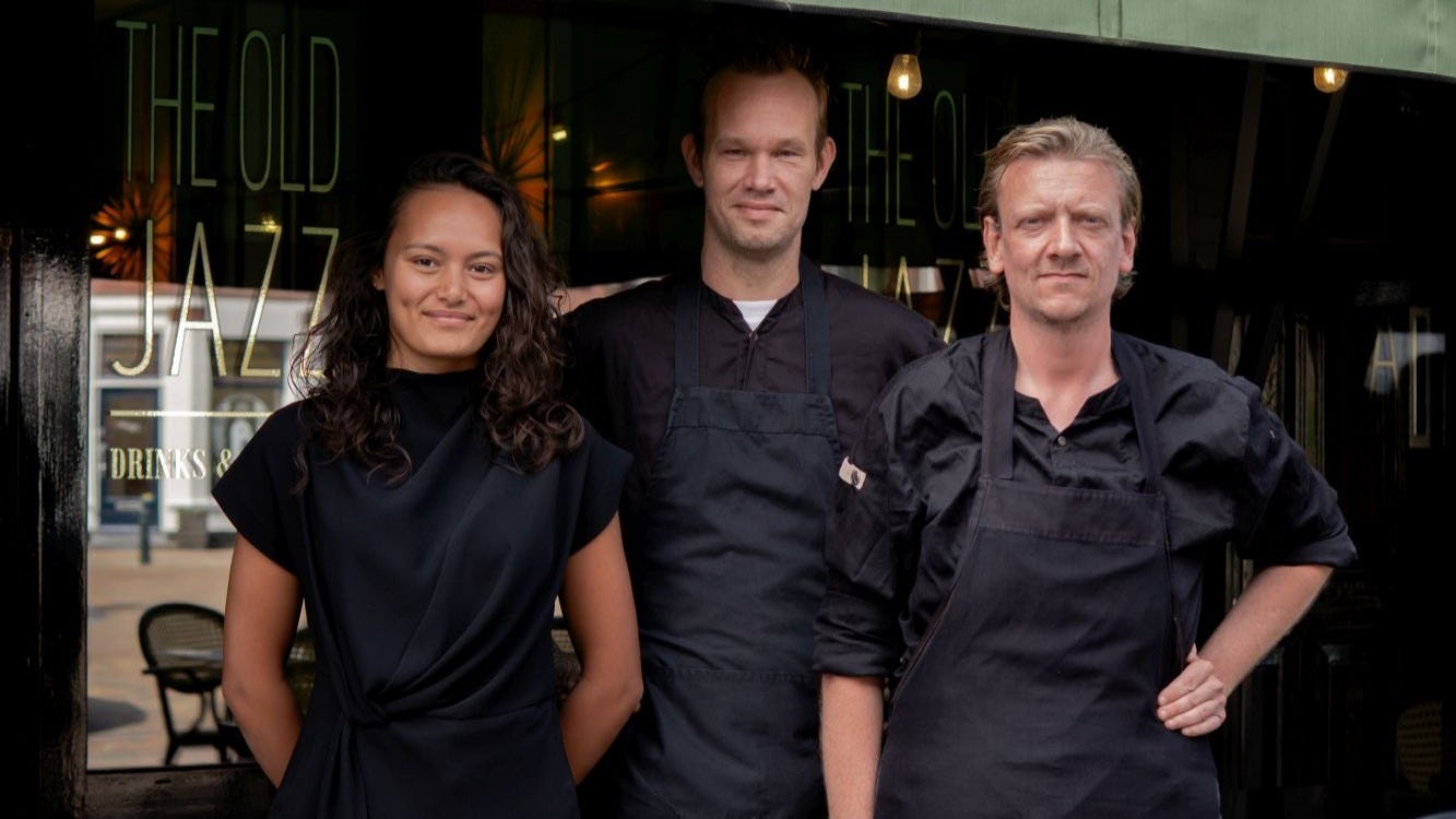 Bedrijfsleider Nuria Krijger, chef Marc Plat, chef en sous-chef Romano Keus van The Old Jazz.