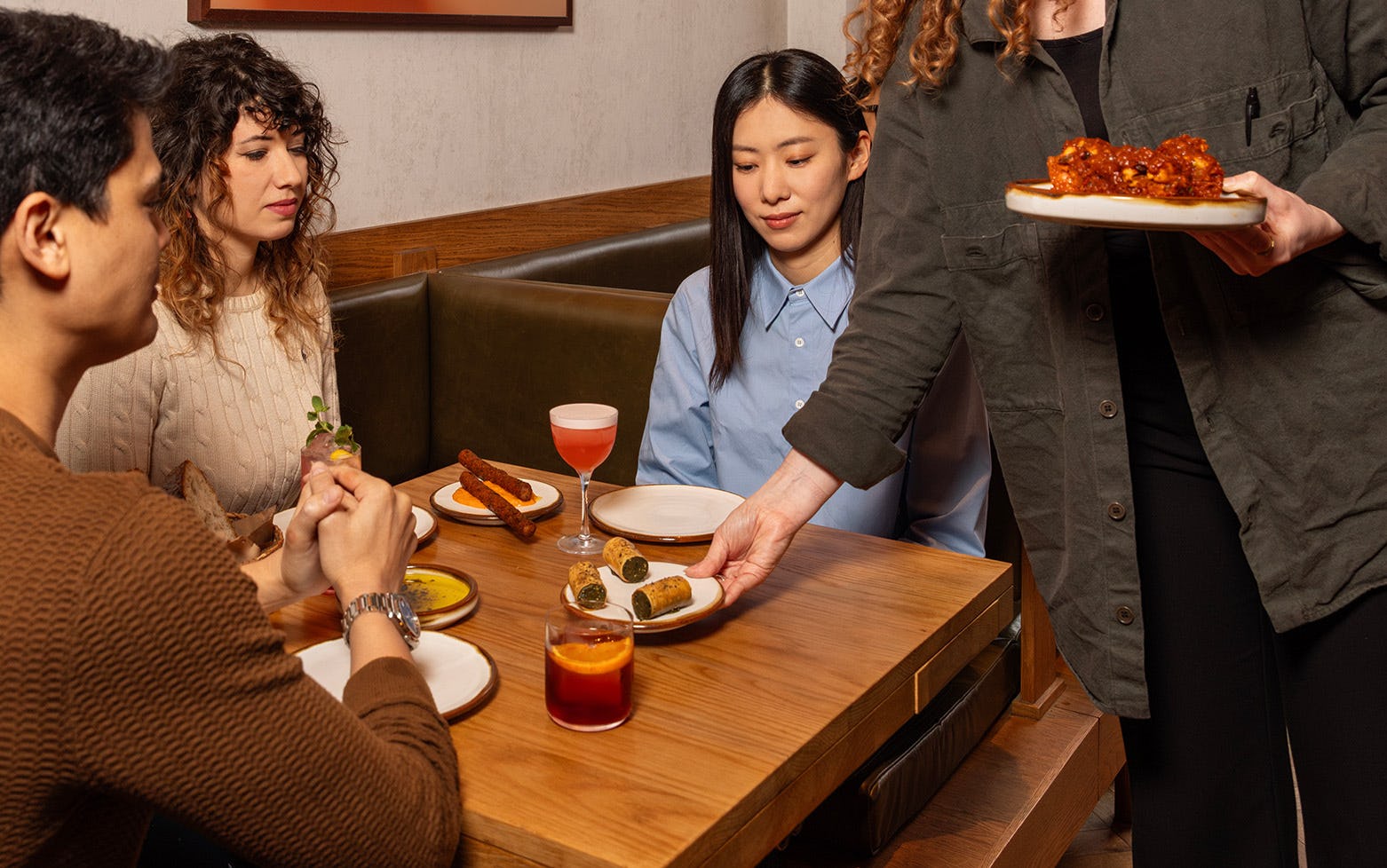 'Shared dining is geliefd bij jongeren, maar roept bij ouderen sneller verwarring of weerstand op.'