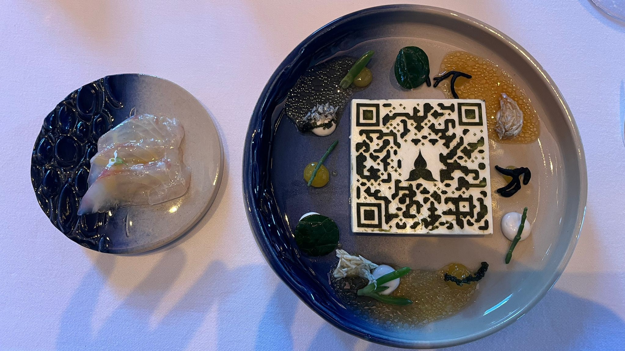 Het gerecht met QR-code van Bougainville*, ontwikkeld door Tim Golsteijn