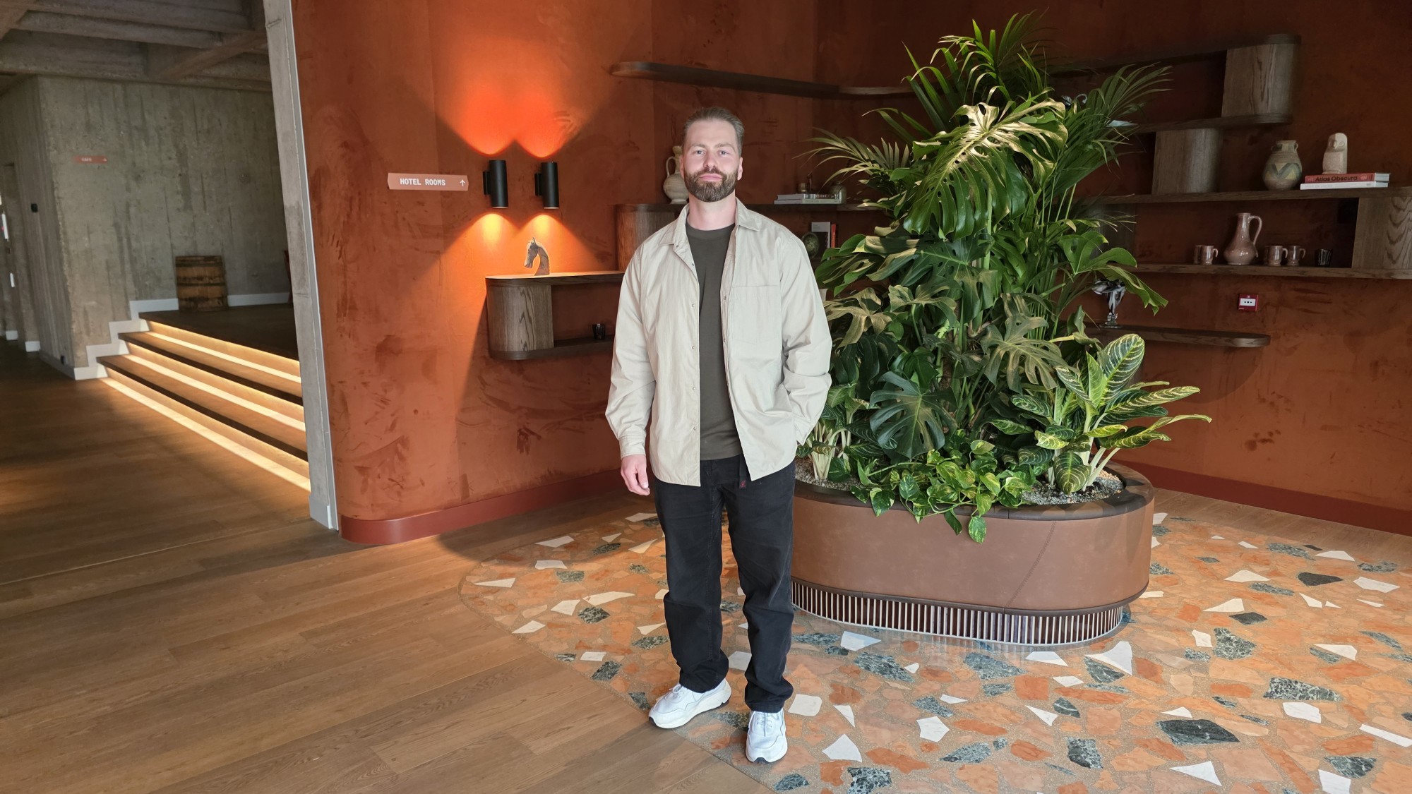 Sjaak Espinosa, general manager van Hotel V Oosterpark.