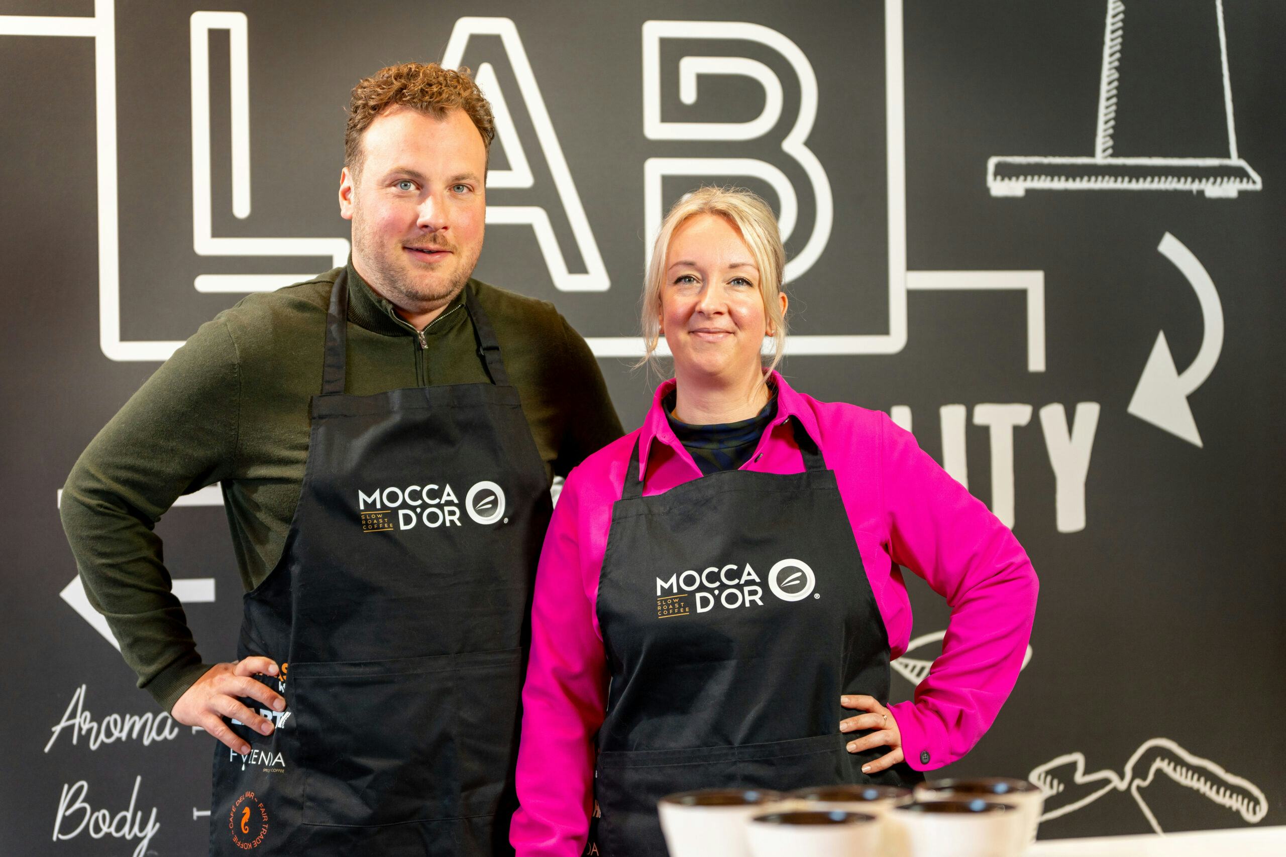 Q-grader en topbarista Niels te Vaanhold en Q-grader en inkoopexpert Judith Konsten van Mocca d'Or.
