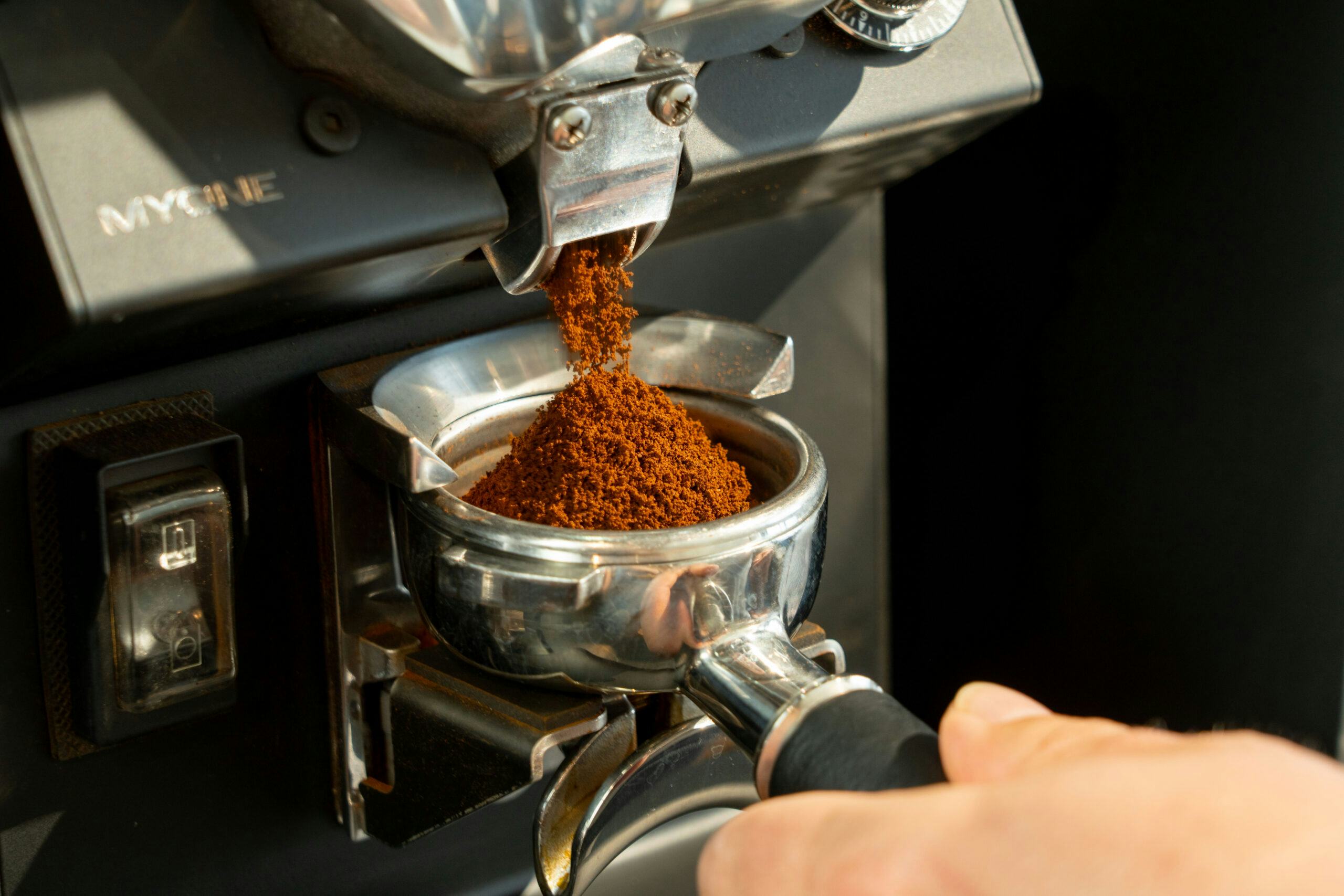 'Hoe constanter de maling, hoe beter de doorloop van de koffie. Investeer daarom in goede molens.’