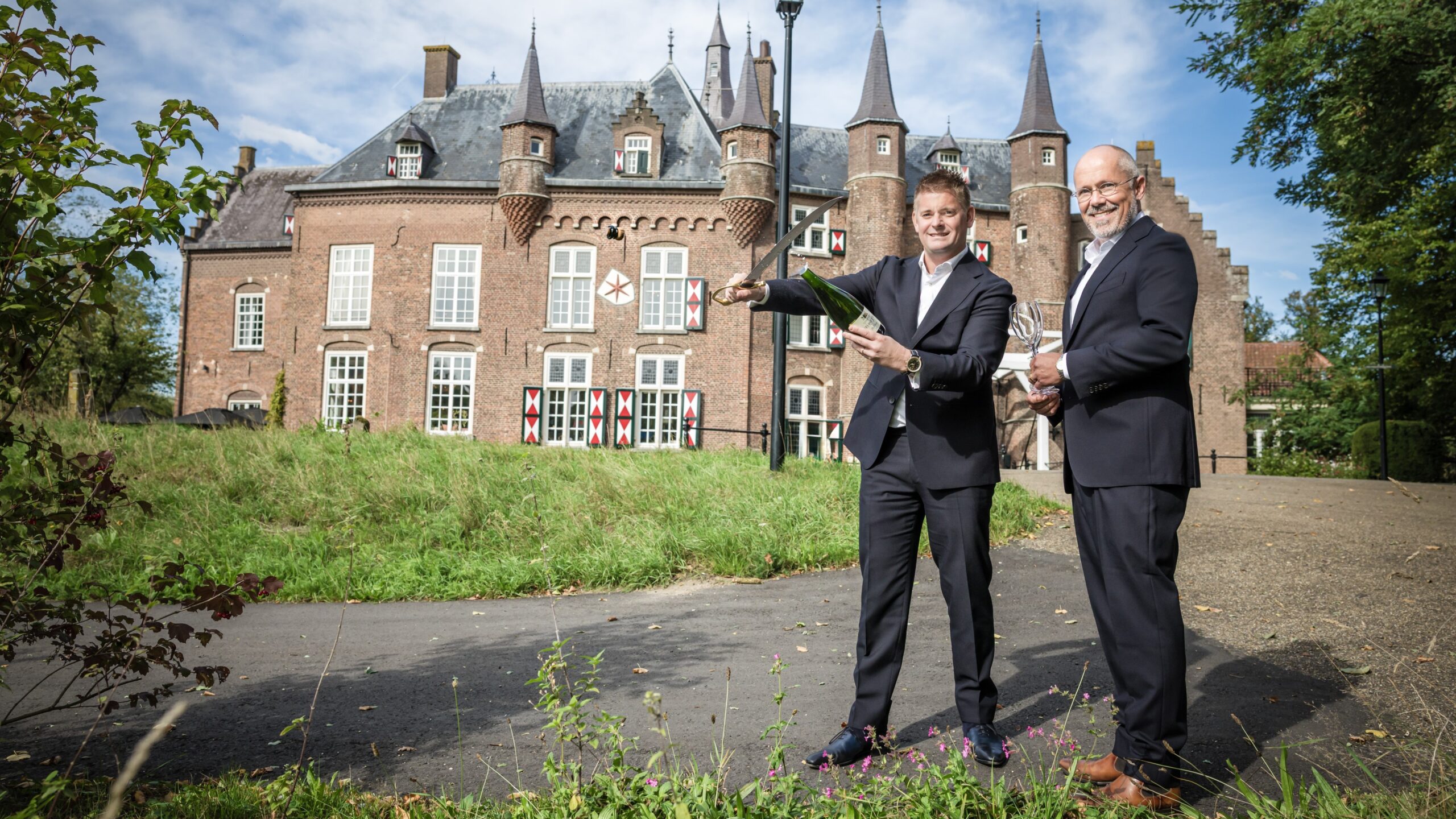 Niek van Lieverloo en Klaas van Leengoed voor Kasteel Maurick. Foto-credits: Manola van Leeuwe: fotografieplus.nl