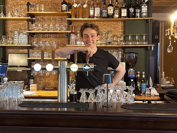 Stan Roelofs (23) volgde zijn hart en startte een bistro