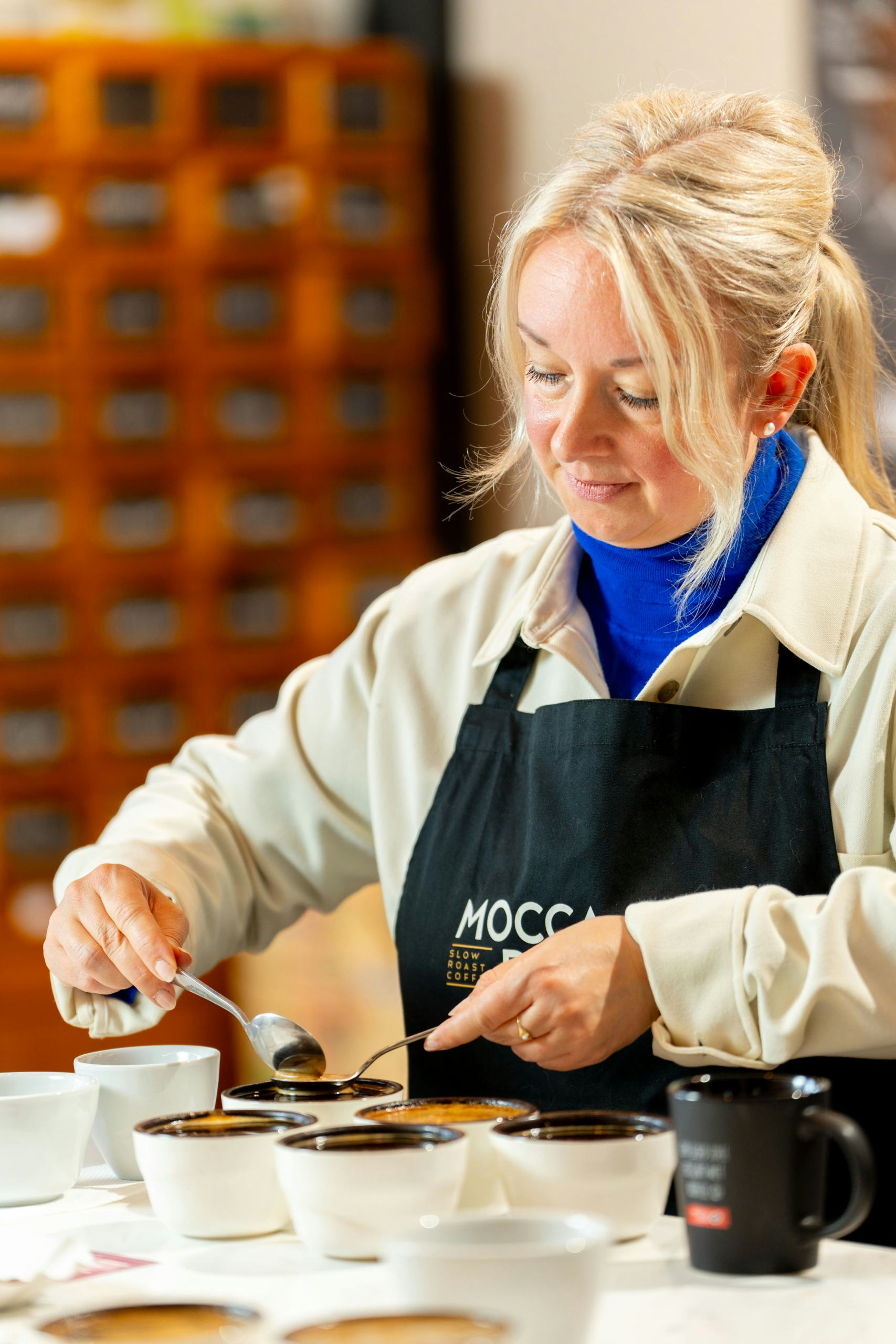 Q-grader en inkoopexpert Judith Konsten.