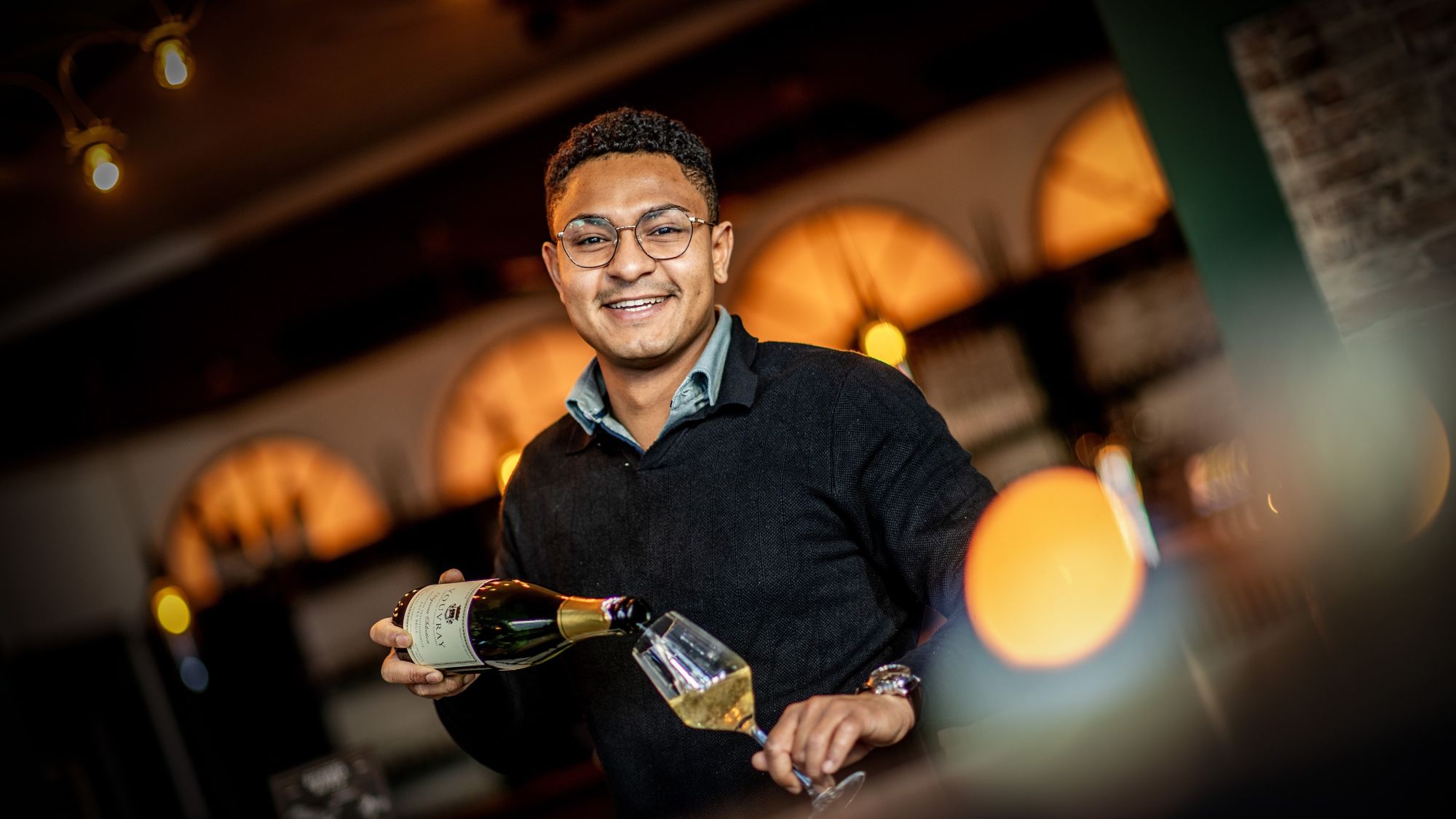 Gastheer en sommelier Camilo van Drumpt Sanstra.