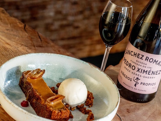 Sticky toffee pudding