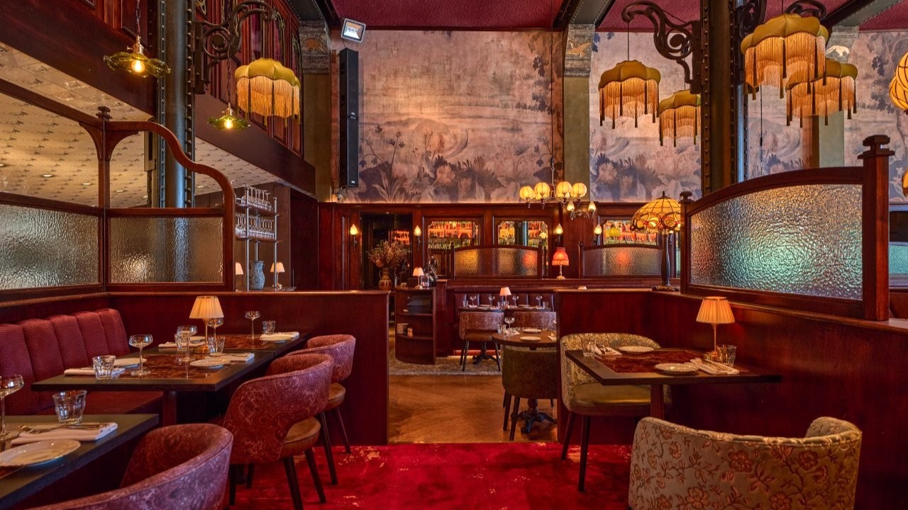 Binnenkijken bij Chez van Rijn: van balzaal naar Parijse brasserie