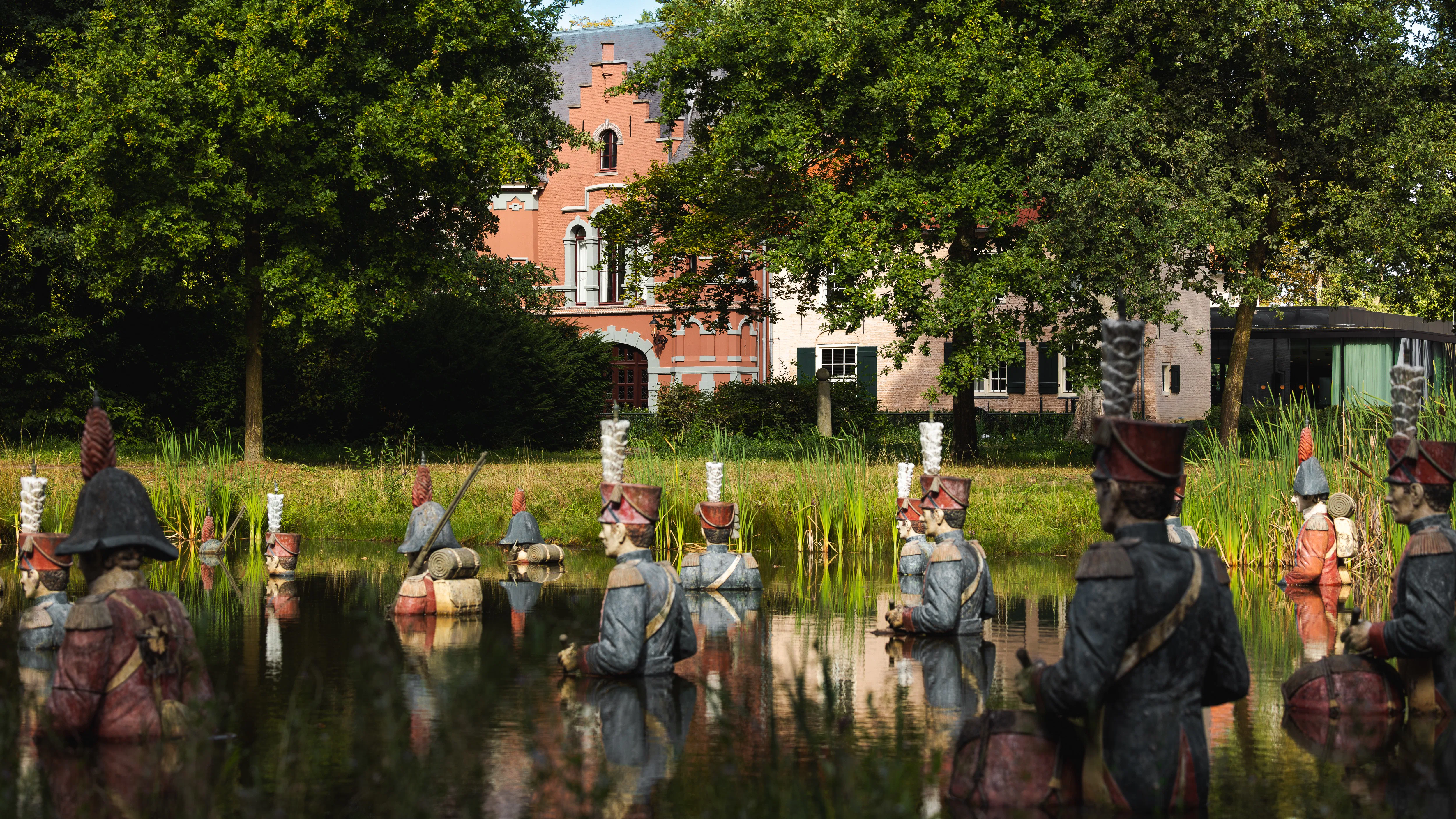 Kasteel Steenenburg met de iconische soldaten