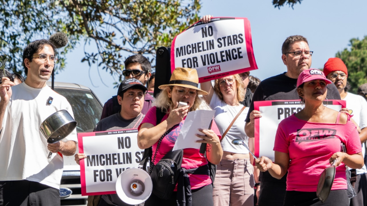 Een protest bij de pop-up van Noma in Los Angeles, met links Jason Ignacio White (bron: Instagram Jason Ignacio White)