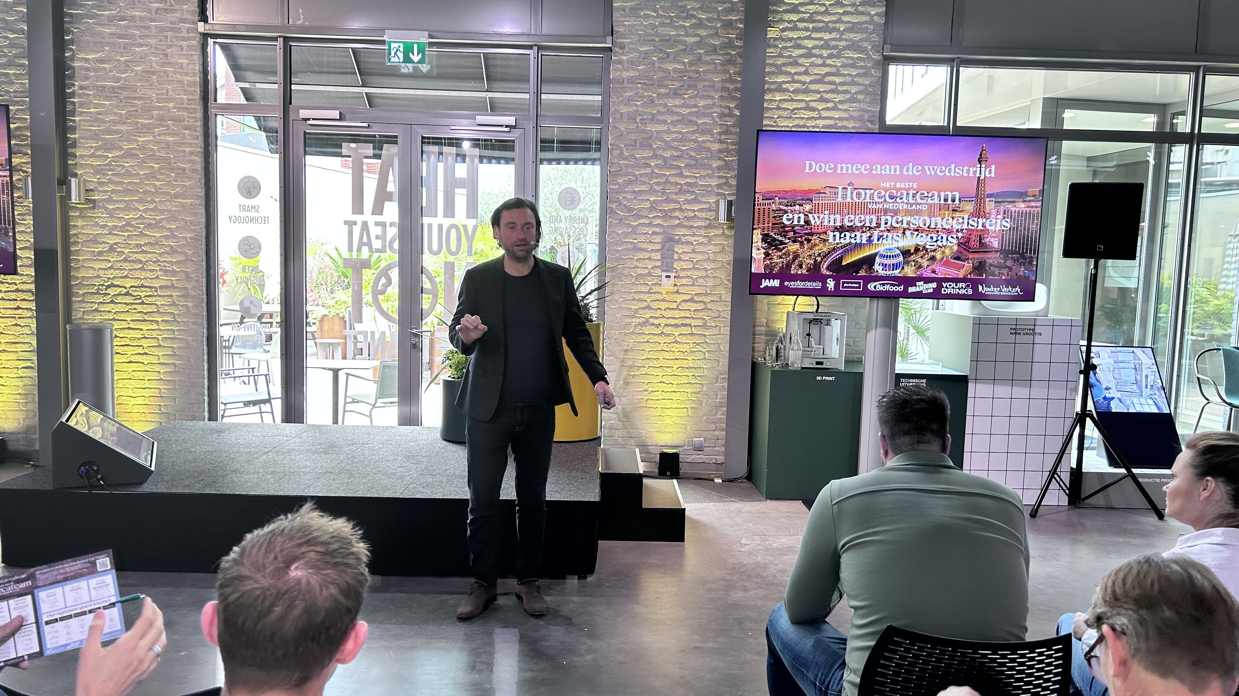 Nathaniel Zuijderwijk tijdens de jaarlijkse Horeca Kick-Off van Wouter Verkerk. 