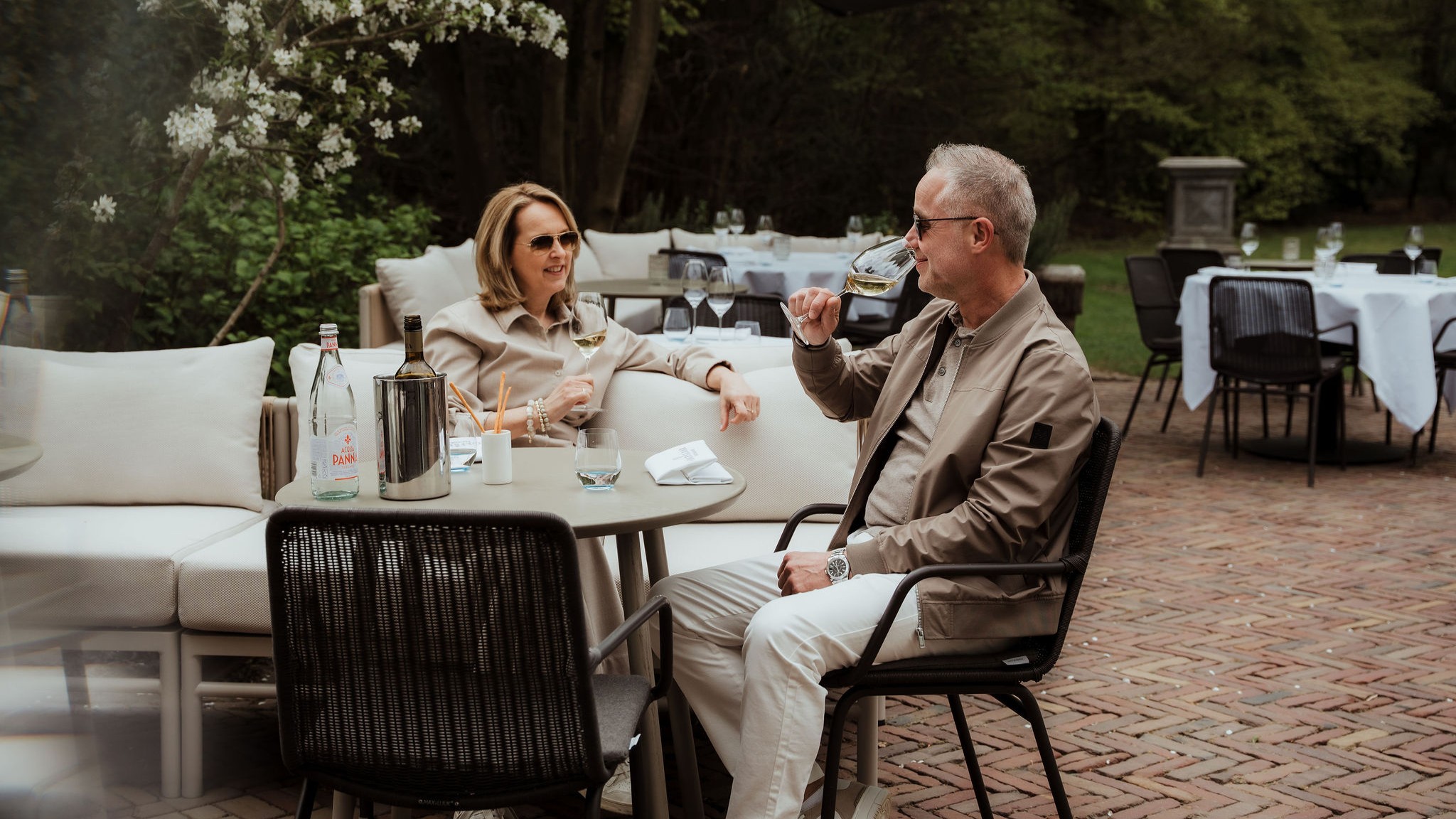 Het terras van restaurant Wolfslaar in Breda