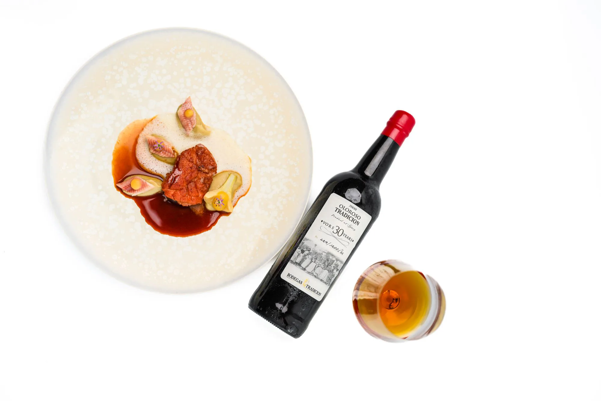 Hoofdgerecht: kalfszwezerik met gerookte IJsselmeeraal, gecombineerd met Oloroso VORS 30 jaar, Bodegas Tradicíon. © Copa Jerez NL