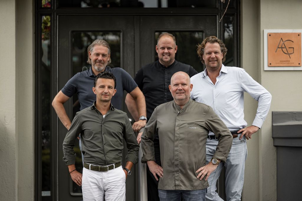 Edwin Kats met de vier nieuwe eigenaren: Roel Immens, Roel Huesmann, Lars Albers en Mark Roselle
