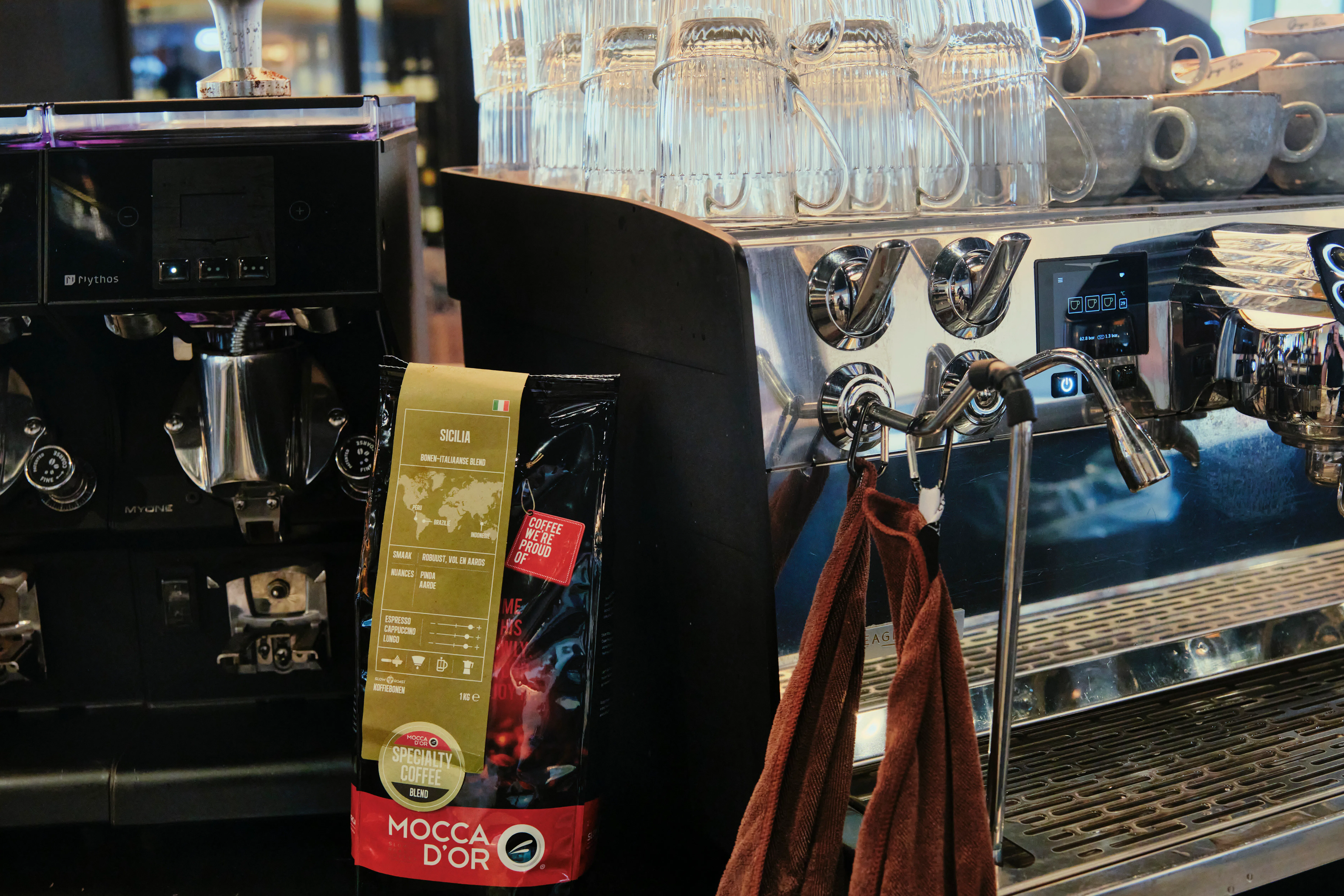 Koffiebranderij Mocca d'Or in Zwolle produceert sinds 1930 kwaliteitskoffie voor de horeca, de zakelijke markt en speciaalzaken.